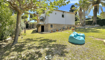 Disfruta en familia de los espacios verdes de esta vivienda