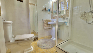 Disfruta en un baño en suite como este