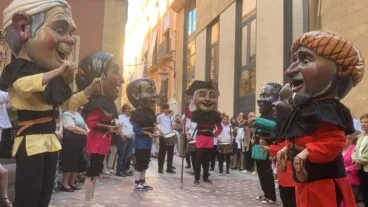 Cabezudos abren les Danses del Corpus de Xàbia