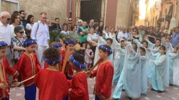 Escolares de Xàbia participan en les danses del Corpus 2024 (8)