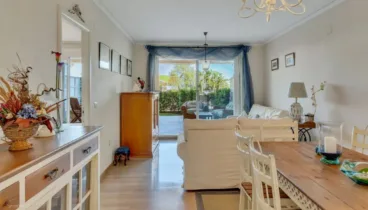 Espacioso y luminoso salón con acceso directo a la terraza