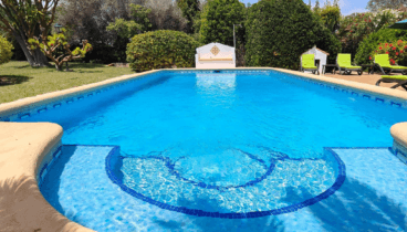 Gran piscina privada de 6×11 metros