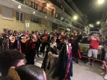 Serenata de la Tuna de Xàbia a Reina, damas y presidentes