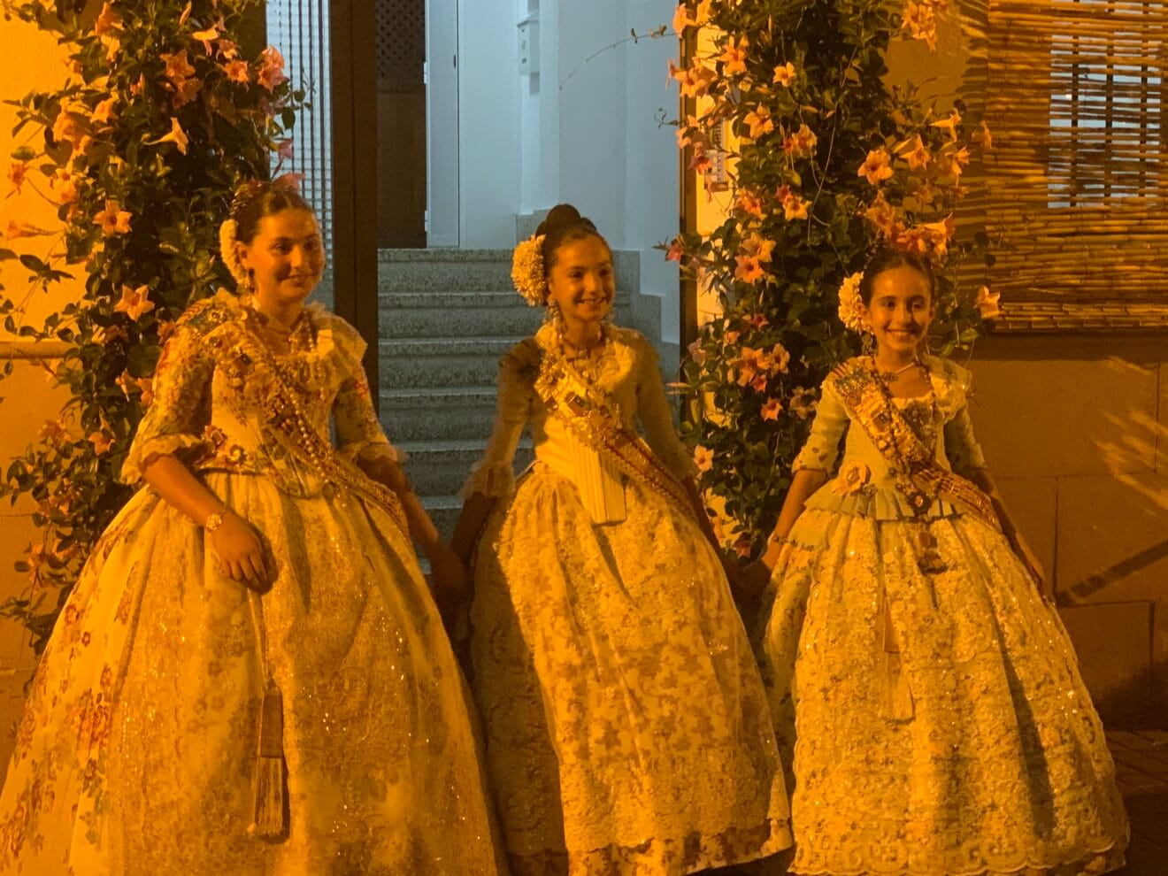 Serenata de la Tuna de Xàbia a Reina, damas y presidentes