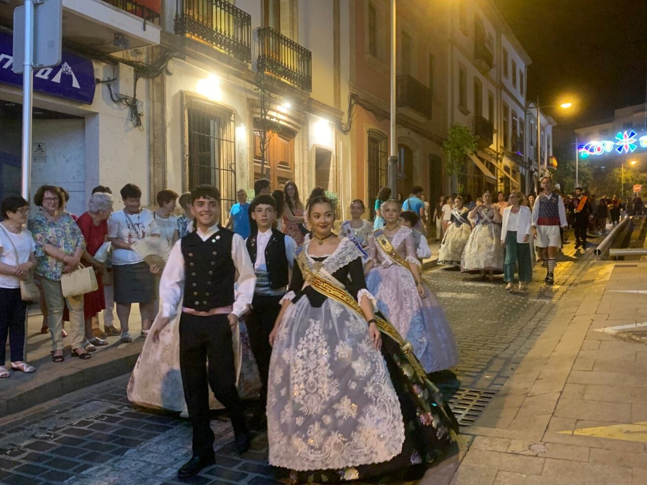 Serenata de la Tuna de Xàbia a Reina, damas y presidentes
