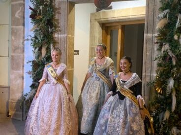 Serenata de la Tuna de Xàbia a Reina, damas y presidentes