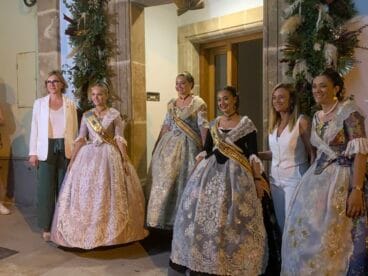 Serenata de la Tuna de Xàbia a Reina, damas y presidentes