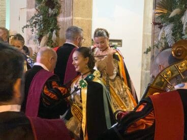 Serenata de la Tuna de Xàbia a Reina, damas y presidentes