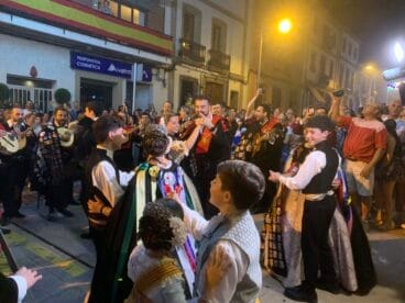 Serenata de la Tuna de Xàbia a Reina, damas y presidentes