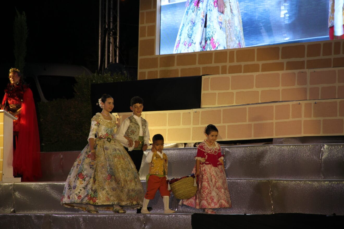 Jugendpräsidenten bei der Proklamation der Kinderkönigin von Fogueres Xàbia 2024