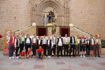 Penya La Patxorra en el inicio de la ofrenda 75 aniversario de Fogueres de Sant Joan Xàbia