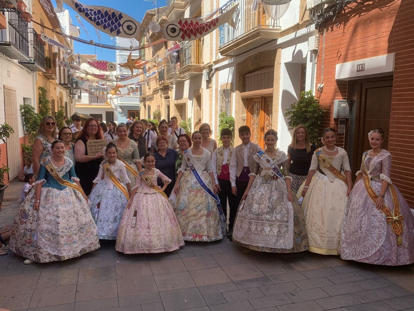 Pasacalle calles engalanadas y cremà de les Fogueres de los mayores (7)