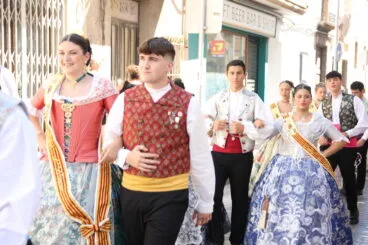 Pasacalle calles engalanadas y cremà de les Fogueres de los mayores (8)