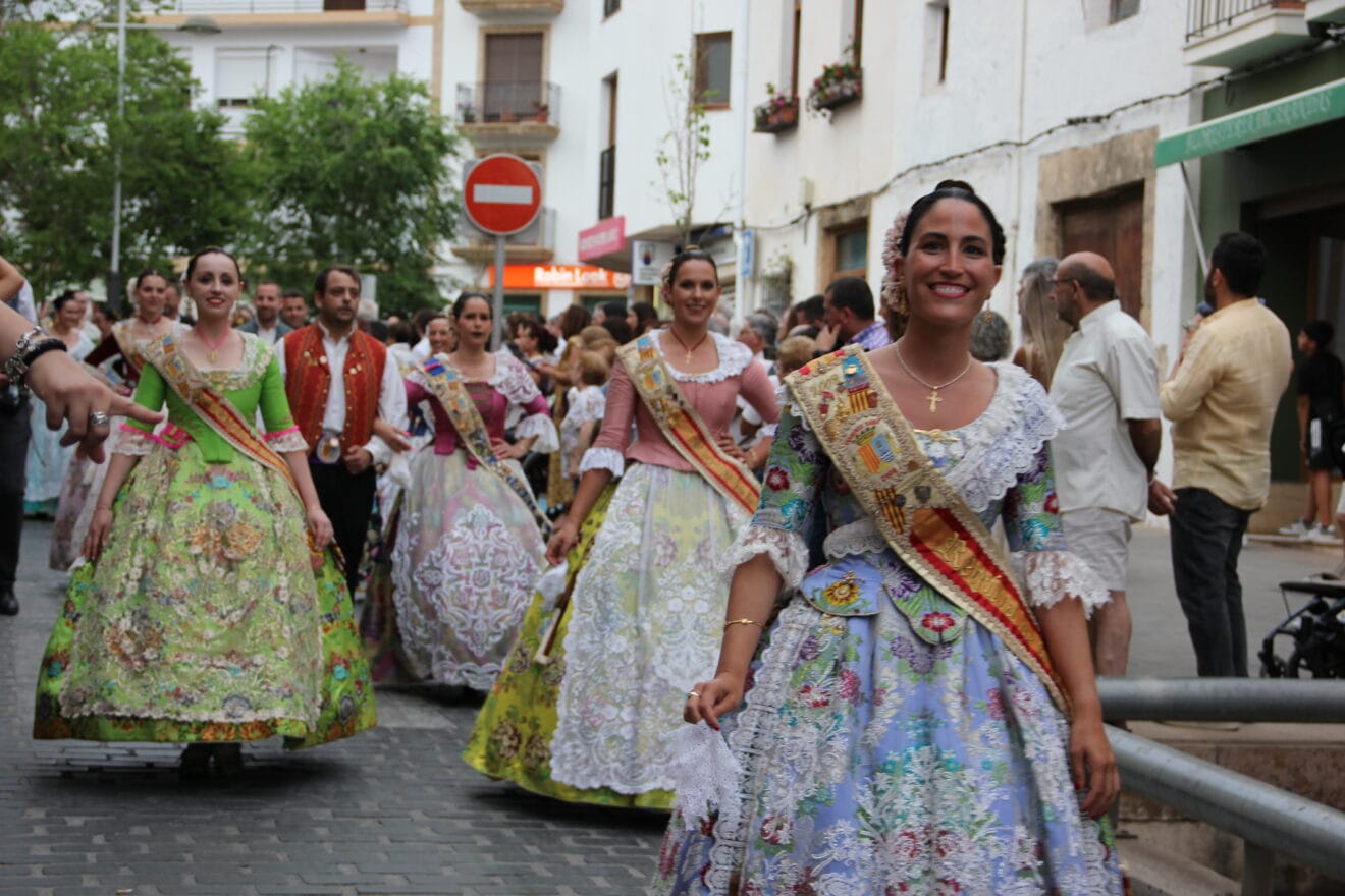 Tributparade an die Vertreter der 75-Jahr-Feierlichkeiten von Fogueres Xàbia (20)
