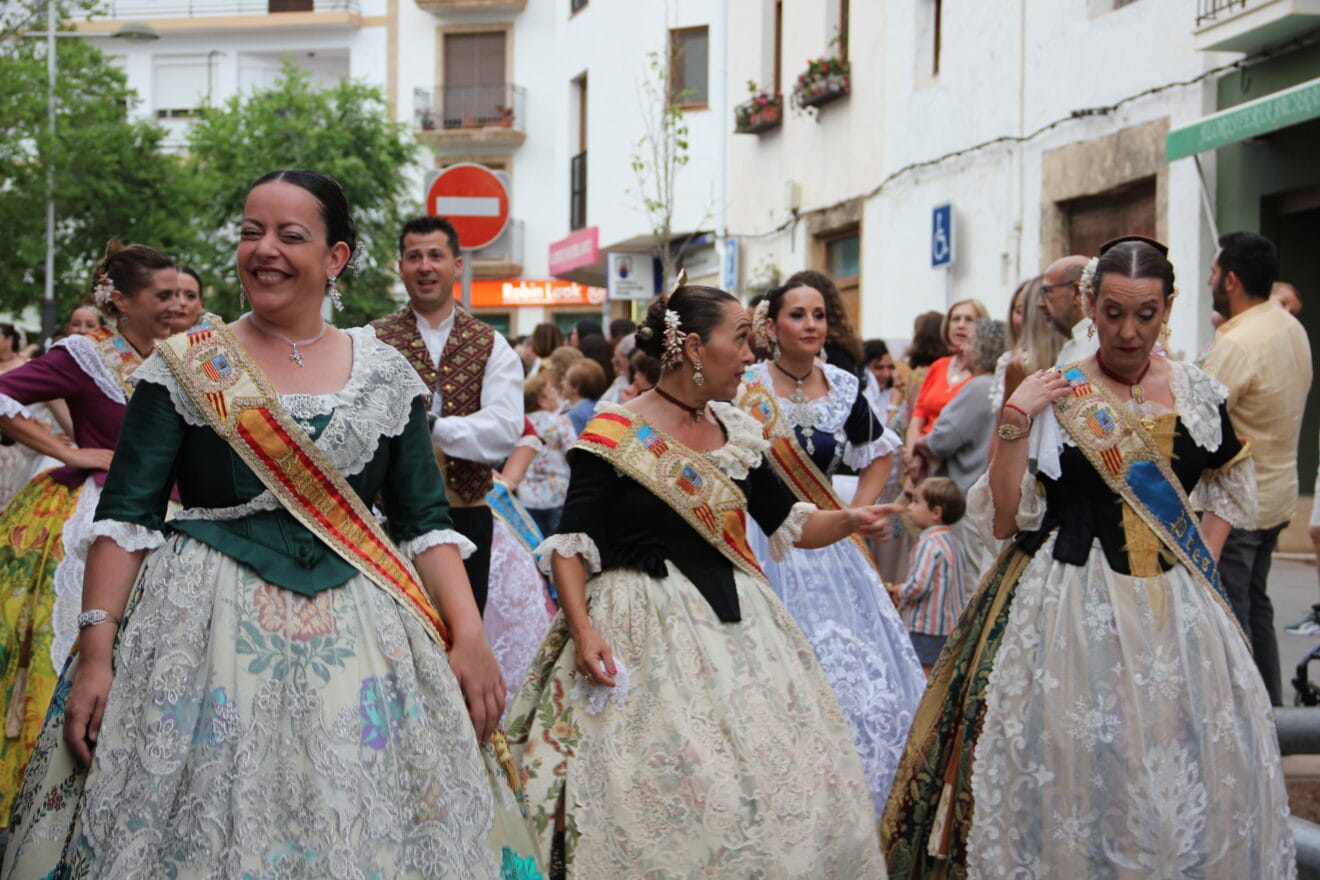 Tributparade an die Vertreter der 75-Jahr-Feierlichkeiten von Fogueres Xàbia (21)