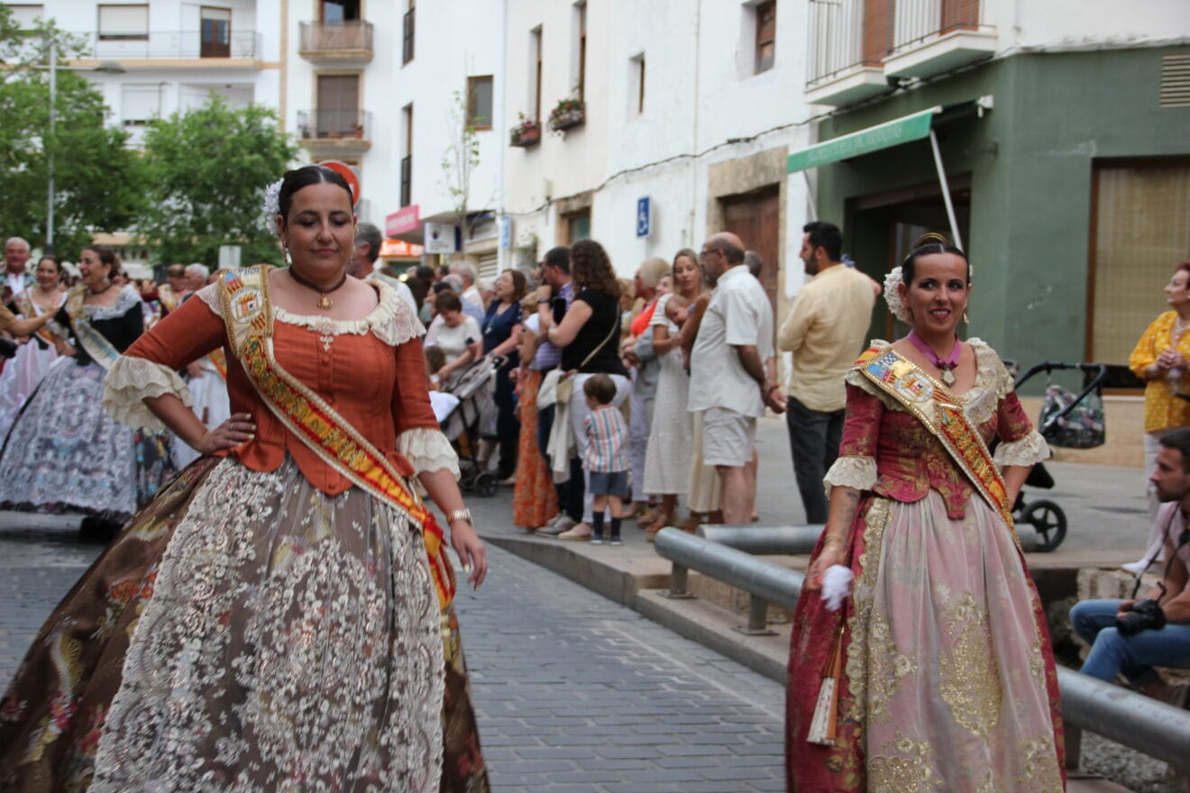 Tributparade an die Vertreter der 75-Jahr-Feierlichkeiten von Fogueres Xàbia (24)