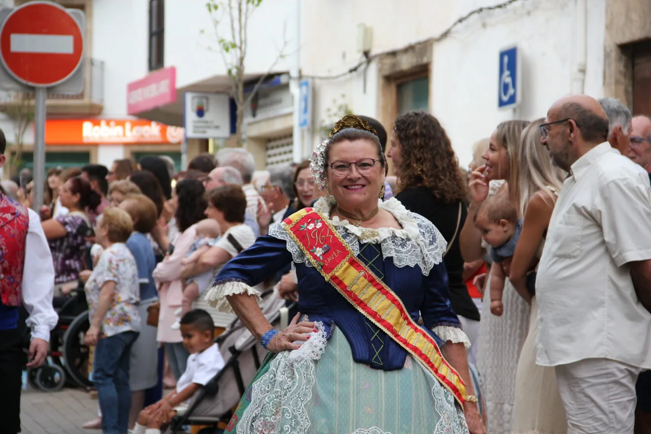 Tributparade an die Vertreter der 75-Jahr-Feierlichkeiten von Fogueres Xàbia (34)