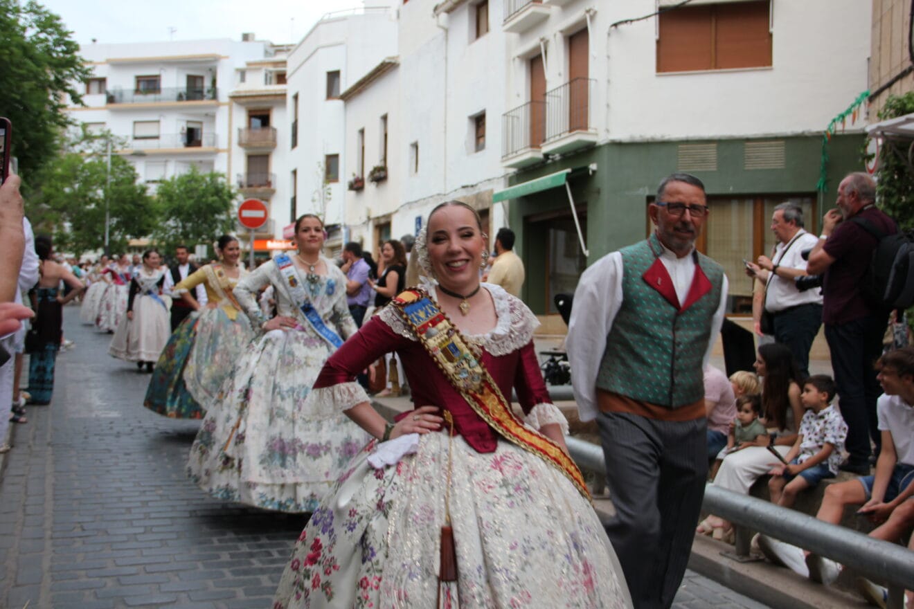 Tributparade an die Vertreter der 75-Jahr-Feierlichkeiten von Fogueres Xàbia (48)