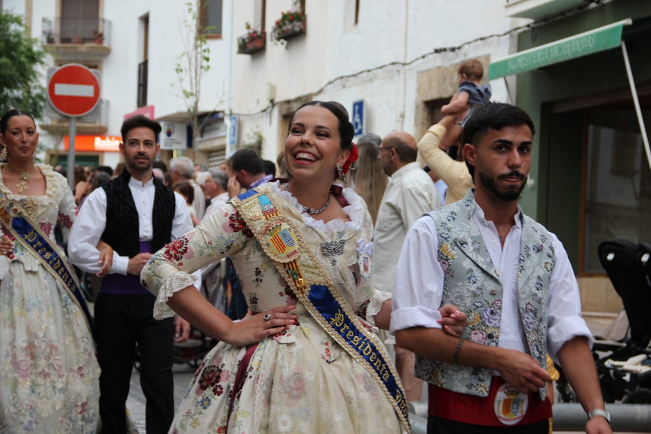 Tributparade an die Vertreter der 75-Jahr-Feierlichkeiten von Fogueres Xàbia (52)