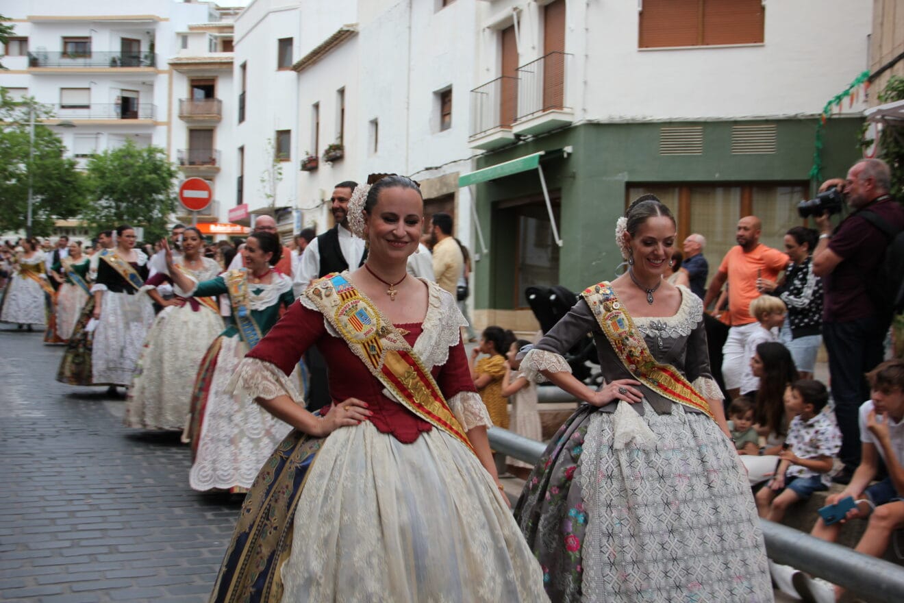 Tributparade an die Vertreter der 75-Jahr-Feierlichkeiten von Fogueres Xàbia (58)