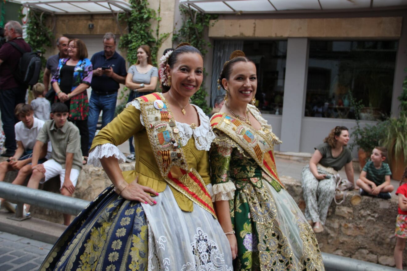 Tributparade an die Vertreter der 75-Jahr-Feierlichkeiten von Fogueres Xàbia (66)