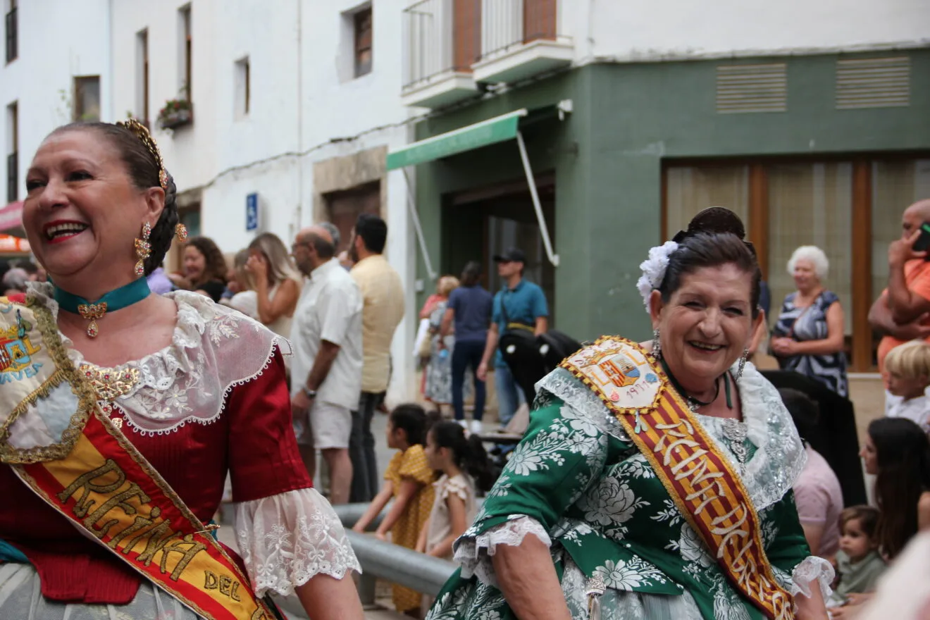Tributparade an die Vertreter der 75-Jahr-Feierlichkeiten von Fogueres Xàbia (75)