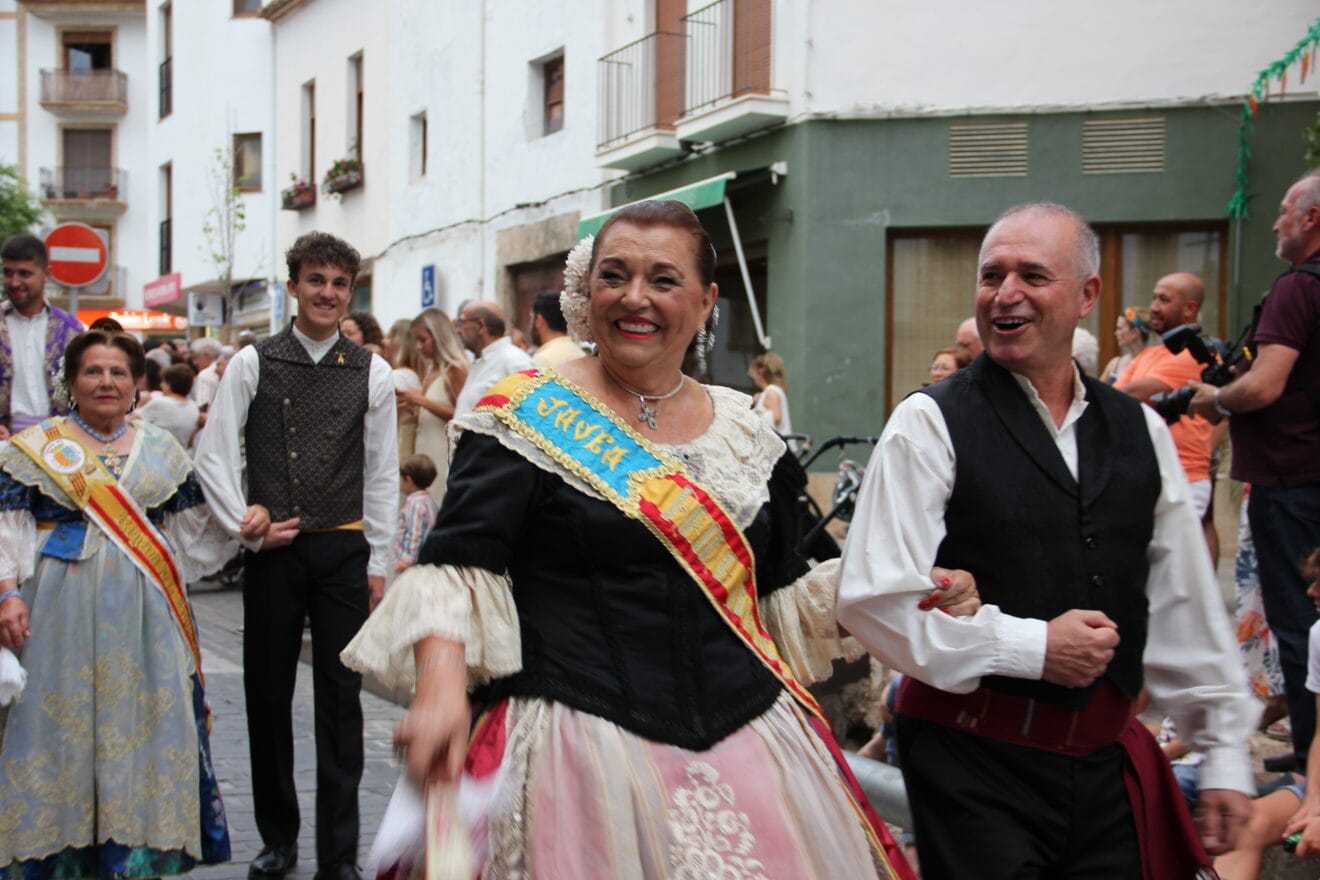 Tributparade an die Vertreter der 75-Jahr-Feierlichkeiten von Fogueres Xàbia (77)