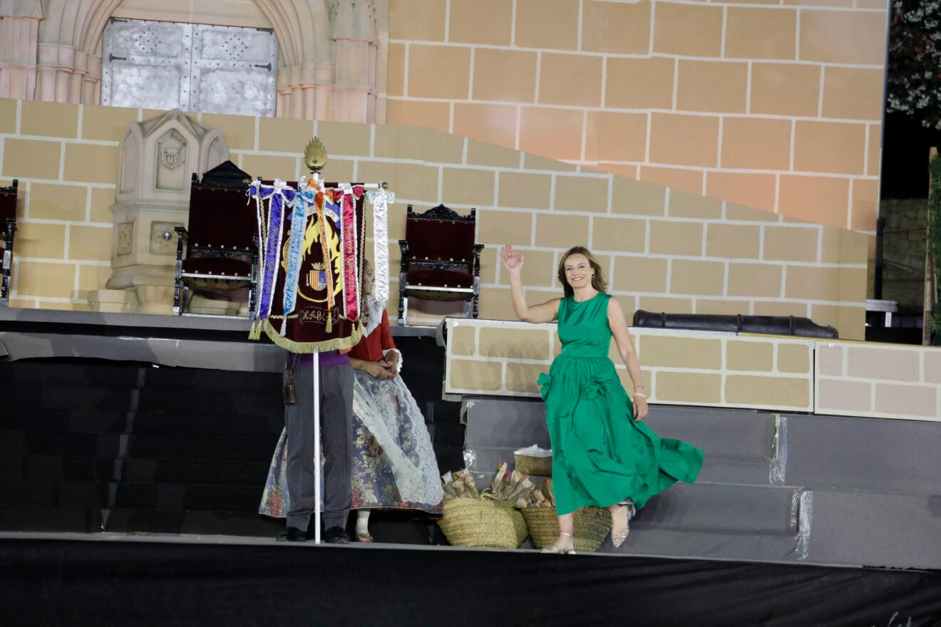 Proklamation von Àngela Tachó zur Königin von Fogueres Xàbia 2024 (1)