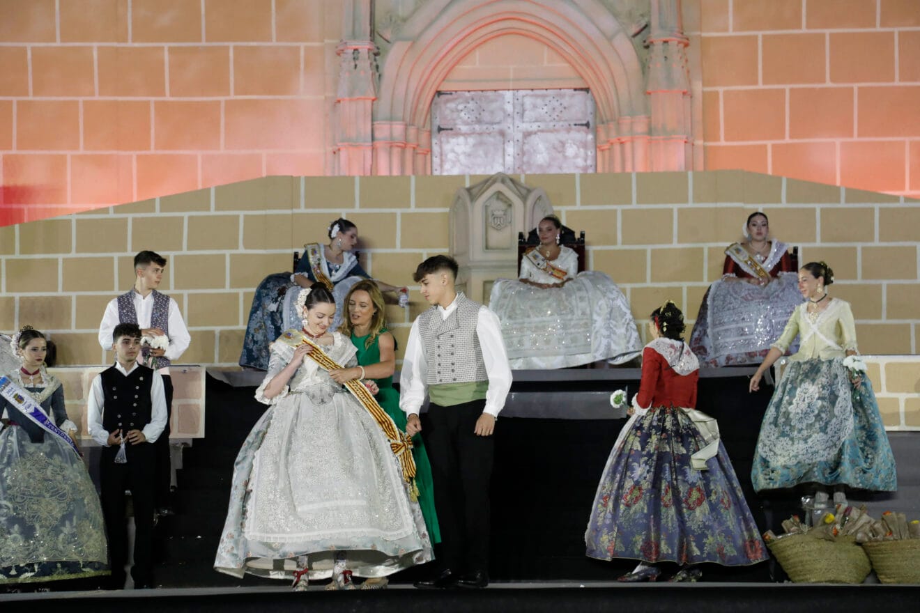 Proklamation von Àngela Tachó zur Königin von Fogueres Xàbia 2024 (16)