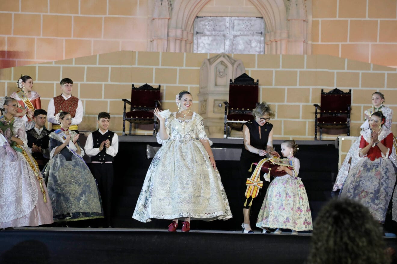 Proklamation von Àngela Tachó zur Königin von Fogueres Xàbia 2024 (74)