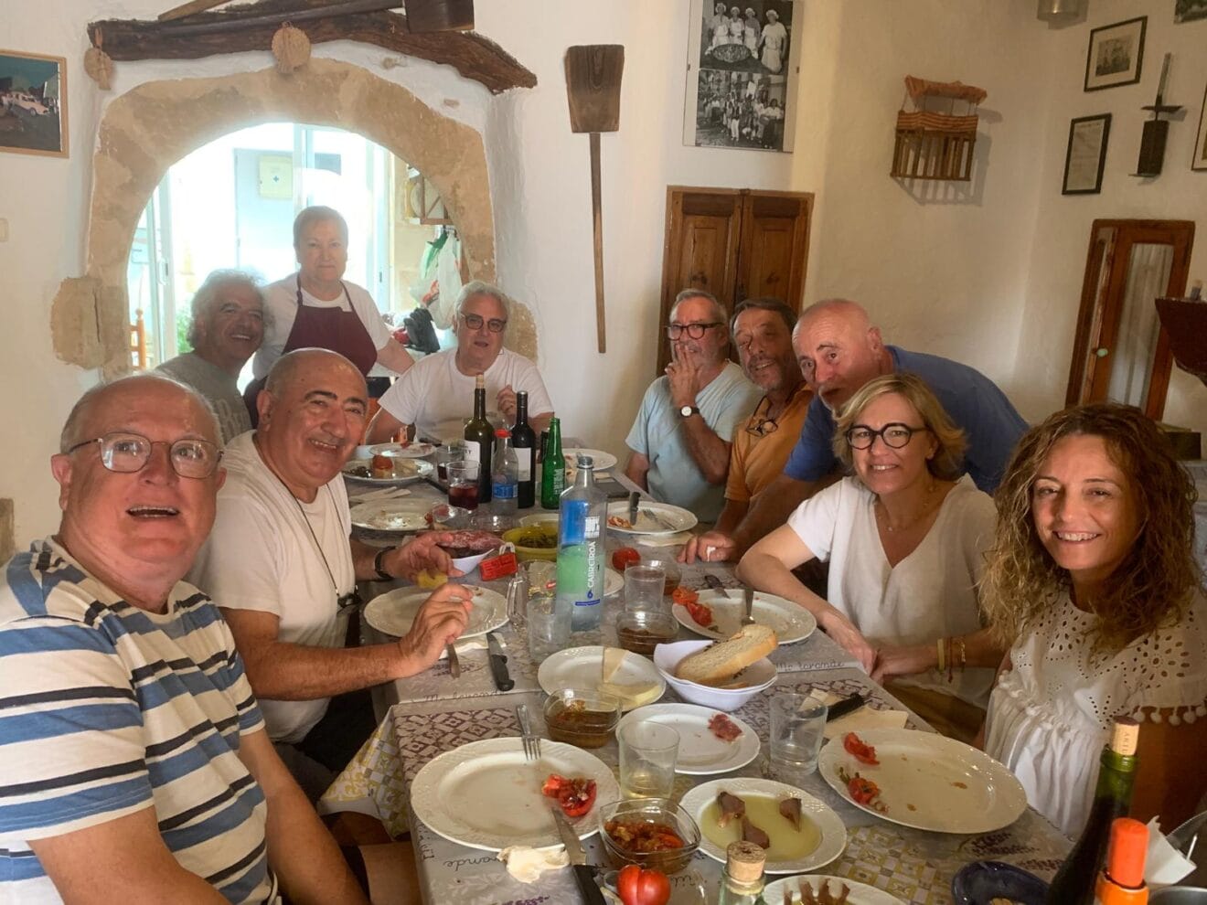 Tradicional almuerzo de la Penya l'Escaldà con autoridades