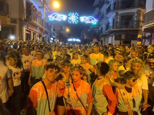 Imagen: Multitud de personas en la Nit de Focs de Xàbia