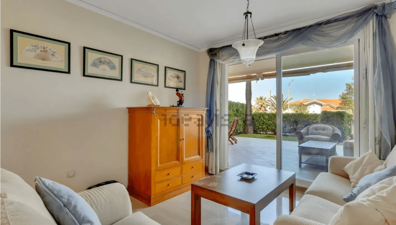 Zona de descanso con acceso a la terraza