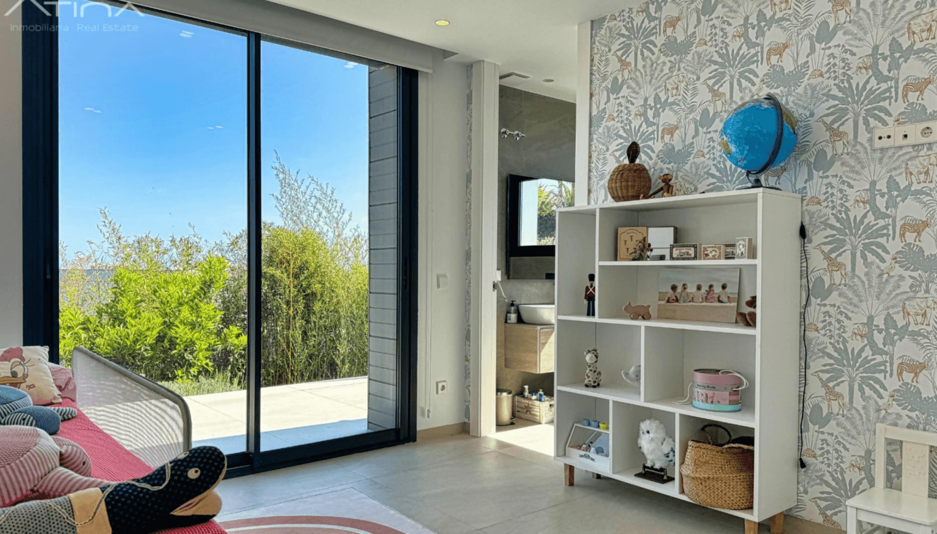 Admira el paisaje mediterráneo desde tu propia habitación