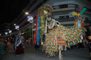Boato filà Baharis en el desfile de gala