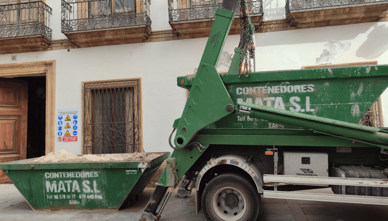 Contenedores Mata se orgullece de contribuir en la restauración de la conocida Casa Bolufer
