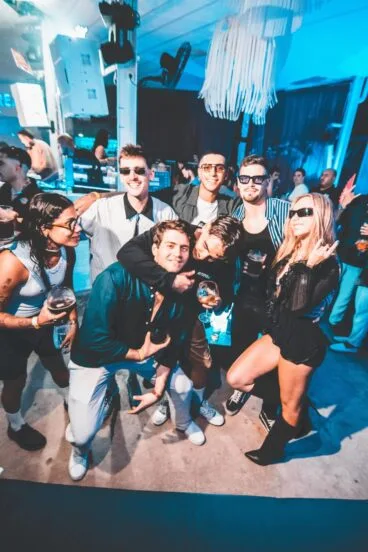 La actriz Ester Expósito junto a amigos en Xàbia