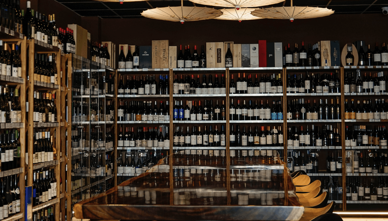 Una selección con los mejores vinos y licores del mercado internacional