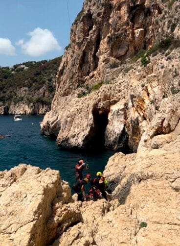 Rescate en la Cova del Llop Marí de Xàbia | Foto Policía Local Xàbia