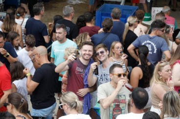 Vecinos y visitantes en la primera sesión del baret de Bous de Xàbia