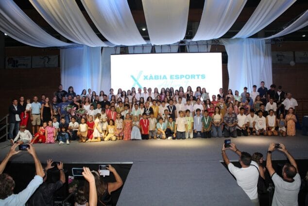 Imagen: Deportistas locales en la Gala del deporte Xàbia 2023