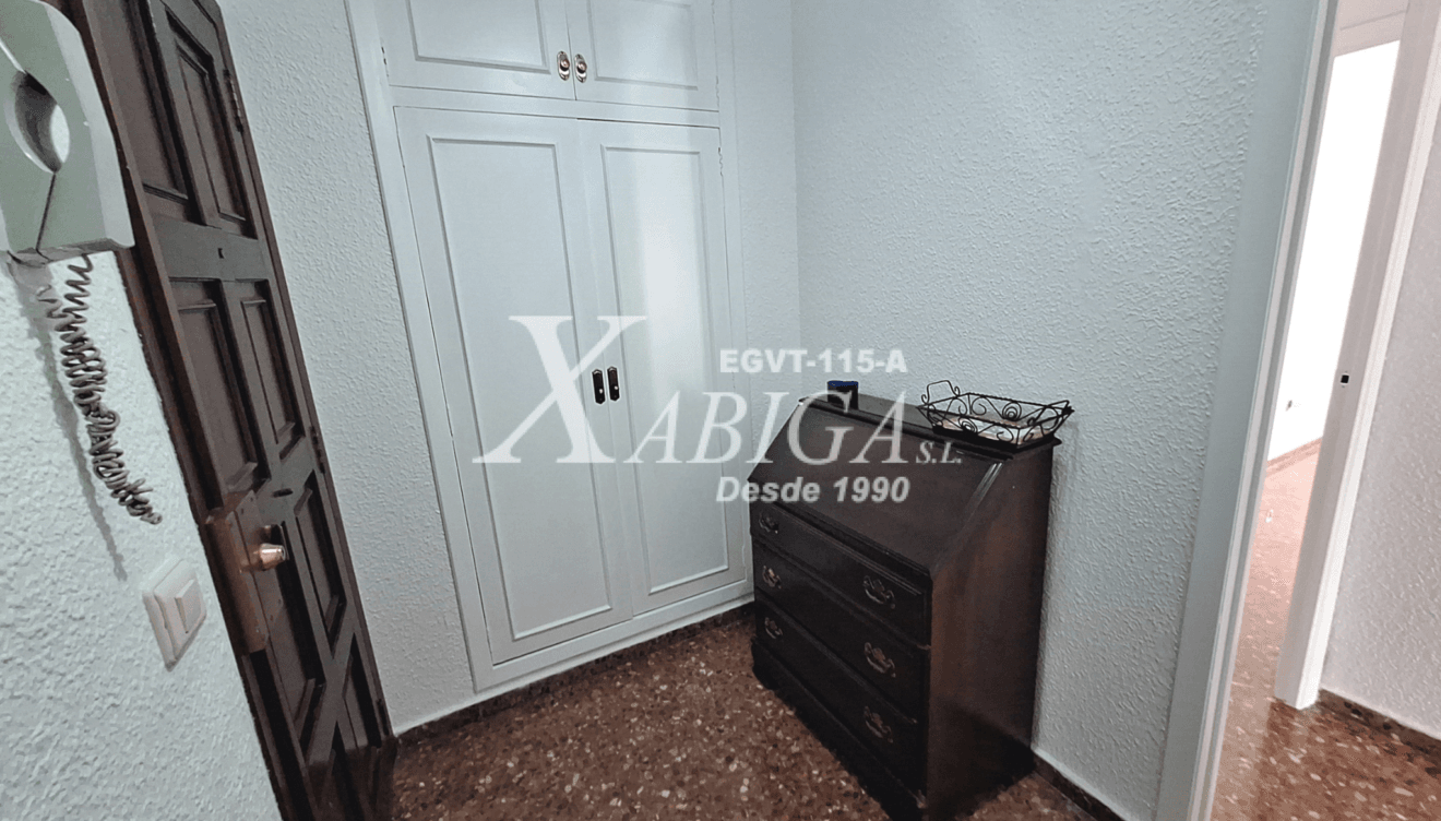 Descubre cada rincón de esta espaciosa vivienda