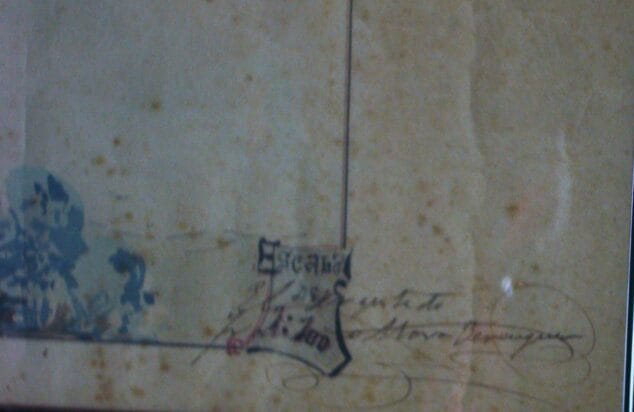 Imagen: Detalle de la esquina derecha del título del Proyecto Asilo-Hospital donde puede verse la firma solapada de Mora Berenguer. Deferencia de Godofredo Cruañes
