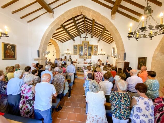 Imagen: Misa en la Ermita del Pópul con motivo de la festividad