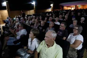 Geoff Britton, bateria de Wings, presenta la película ‘Paul McCartney & Wings. One hand Clapping’ en el Cine Jayan (37)