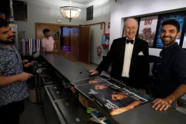 Geoff Britton, bateria de Wings, presenta la película ‘Paul McCartney & Wings. One hand Clapping’ en el Cine Jayan (59)