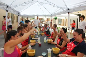 Participantes en el ‘I Concurso de alioli tradicional con mortero’
