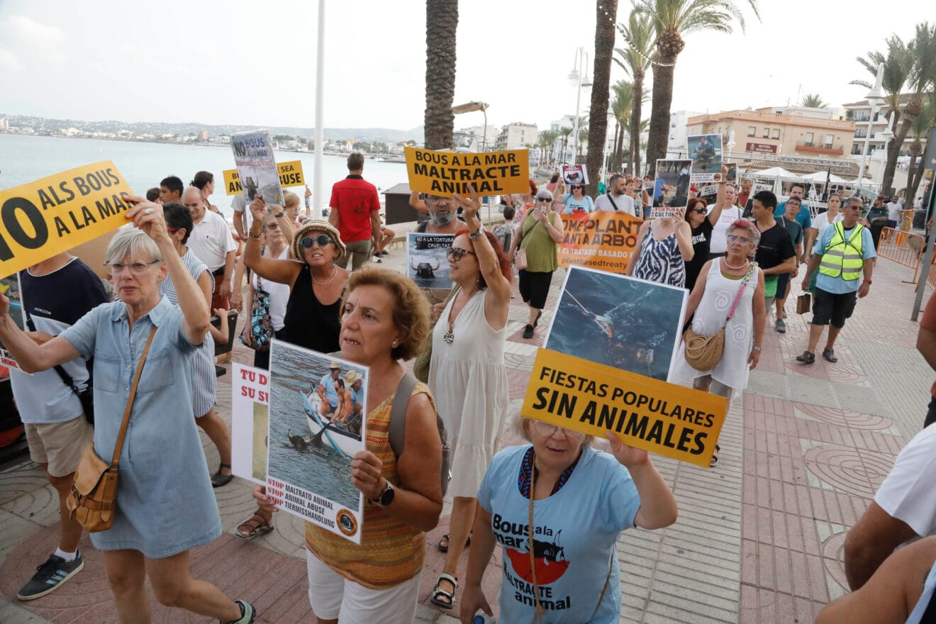 Manifestación antitaurina en Xàbia (29)