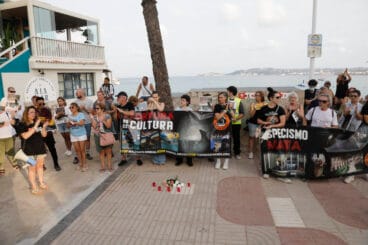 Minuto de silencio en la manifestación antitaurina en Xàbia