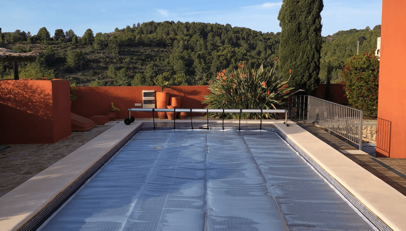 Manta térmica de burbujas ideal para la climatización de piscinas